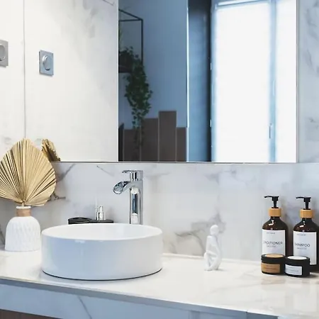 Room, La Douce Angevine Apartman