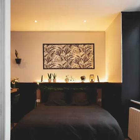 Apartment Room, La Douce Angevine *