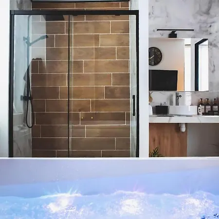 Room, La Douce Angevine *