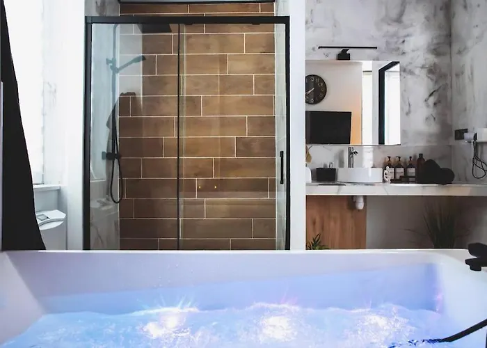 Room, La Douce Angevine *